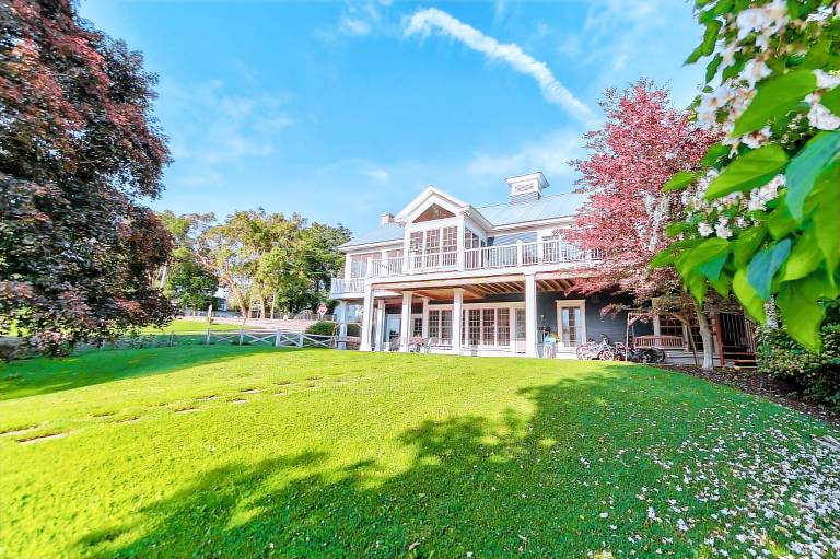 House  Saugatuck