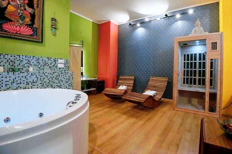 Dedicated room with sauna, pool & garden — photo 4
