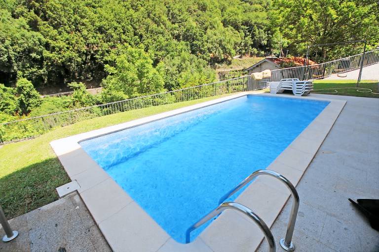 House with yard, barbecue & private pool — photo 3