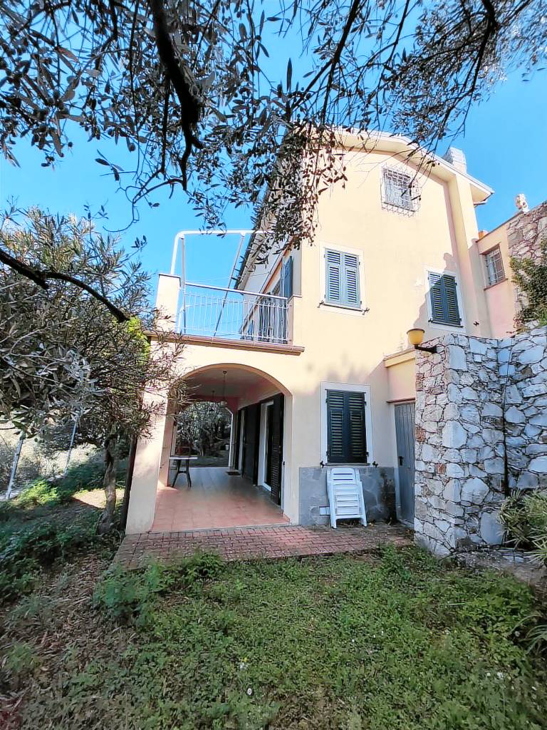 Villa with patio & garden | Water view — photo 3