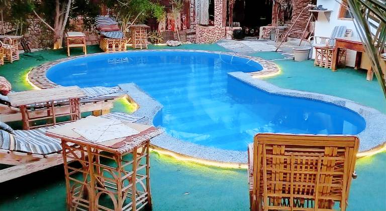 Lodge with pool, terrace & yard | Dogs allowed — photo 3