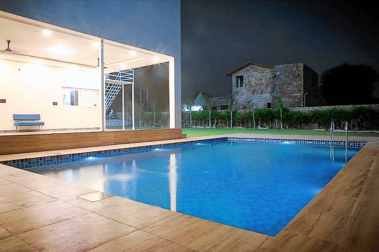 House with pool — photo 3
