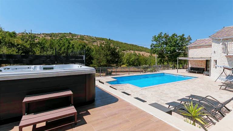 Villa with garden, barbecue & jacuzzi — photo 5