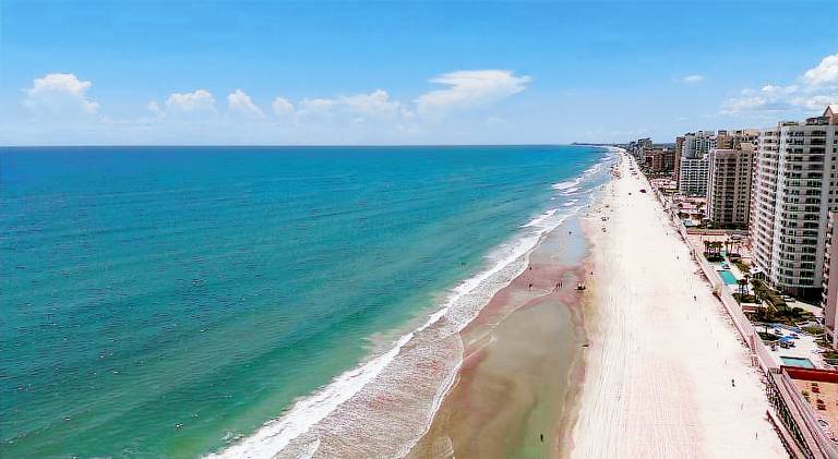Vacation home | Suitable for remote work in Daytona Beach Shores, FL