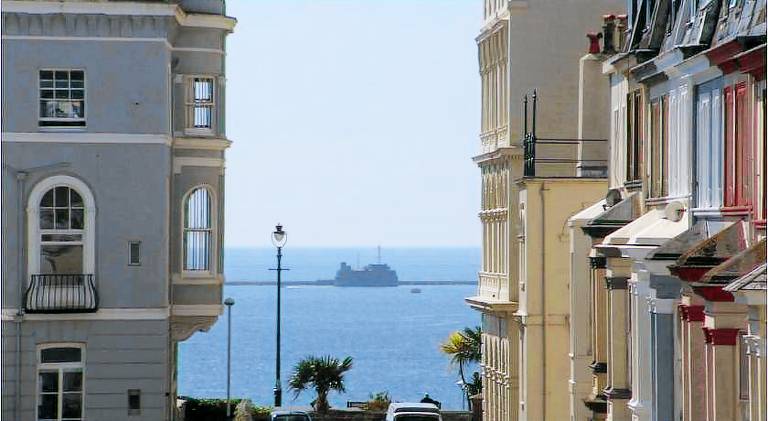 LAMPLIGHTER GUESTHOUSE in Plymouth