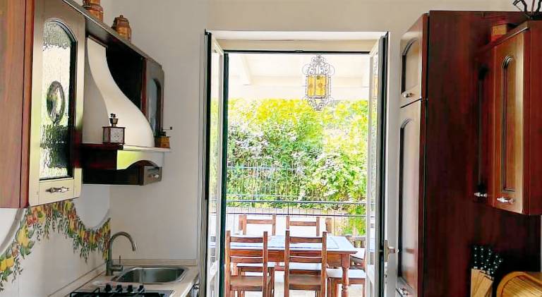 Rental apartment with patio & garden — photo 2