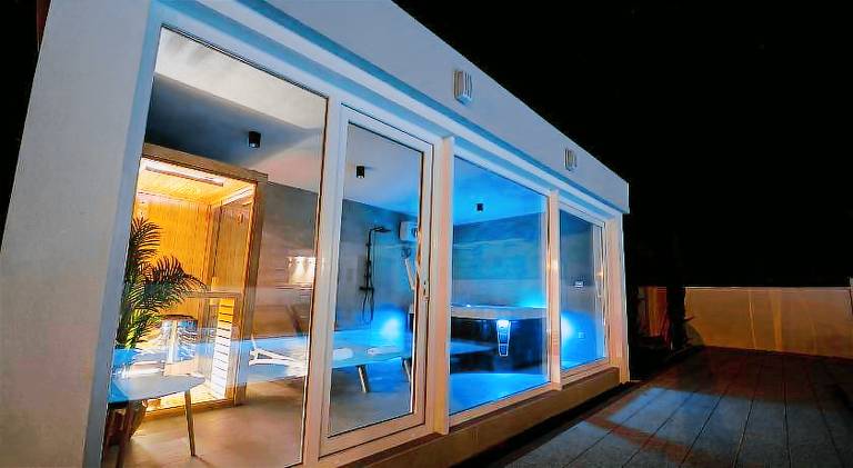 Villa with hot tub & pool | Pets are welcome — photo 5