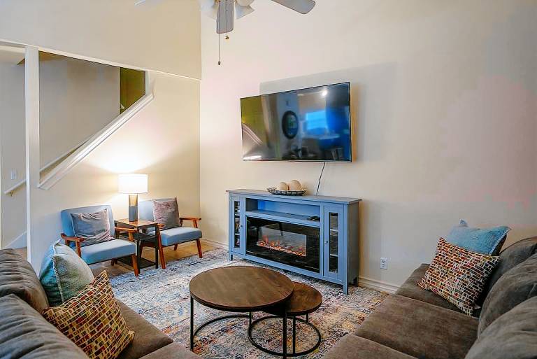 Condo with pool & garden — photo 2