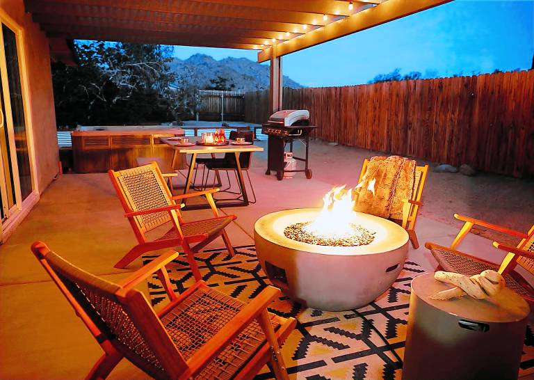 Child-friendly charming house with private pool, grill & jacuzzi | Mountain view | Pets allowed — photo 4