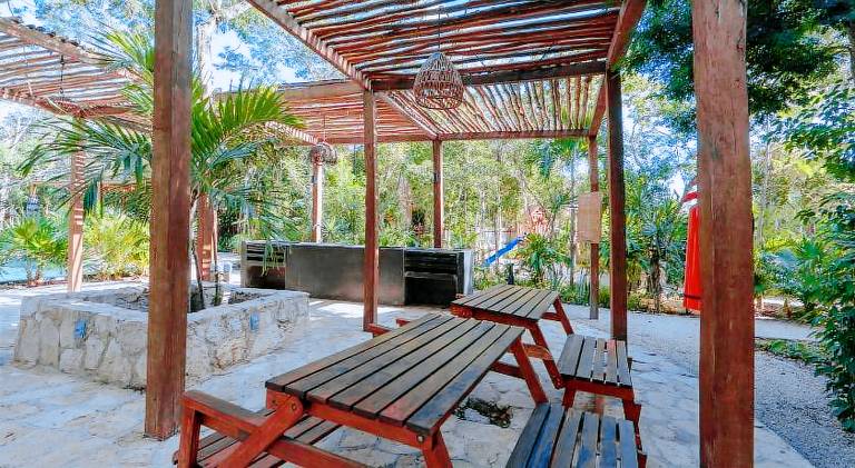 Serviced apartment with patio, garden & pool — photo 5