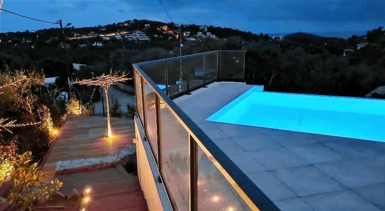 Villa with pool — photo 5