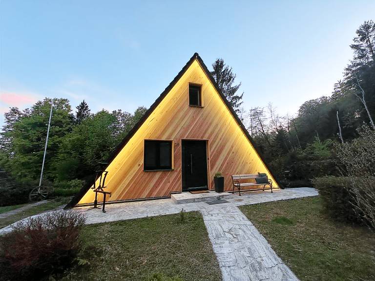 Haus28 Modernes A Frame im Wald