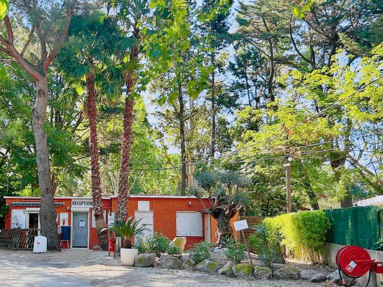 Mobile home with terrace & pool — photo 2