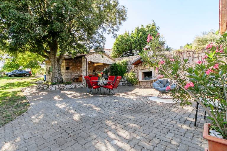 House with terrace, garden & grill — photo 3