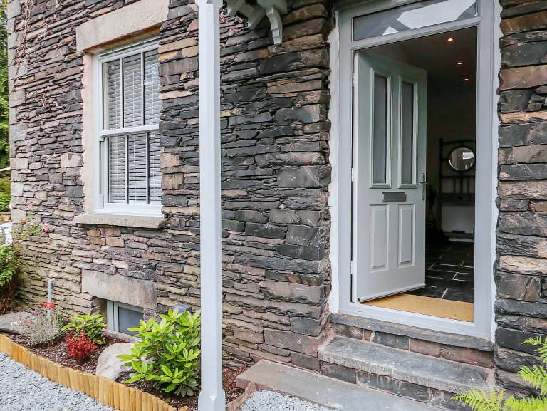 Family-friendly cottage with yard | Pet-friendly — photo 3