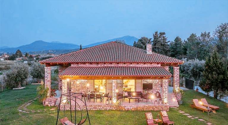 House | Beach nearby | Pets allowed in Aigialeia