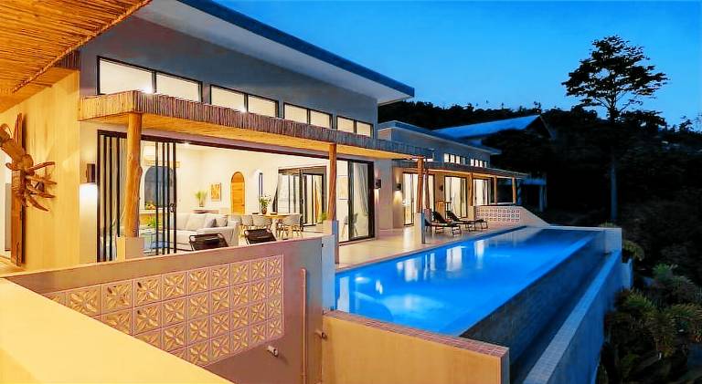 Villa with pool — photo 4