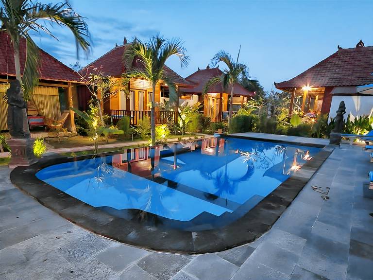Children-friendly lovely bungalow with garden, patio & pool | Beach nearby | Dogs allowed in Ceningan Island