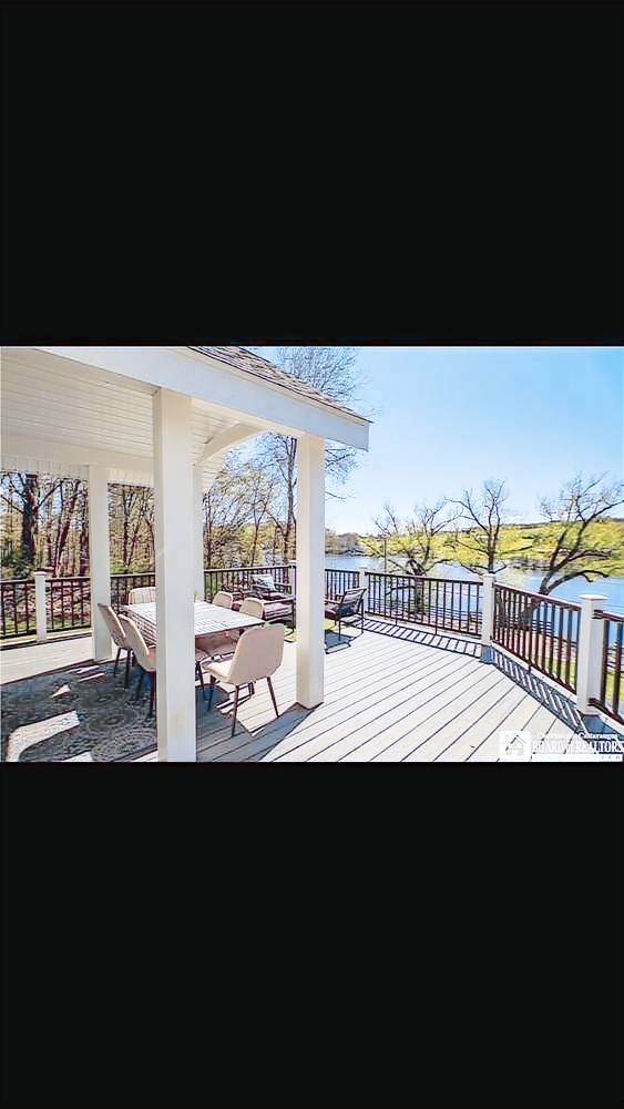 House Findley Lake