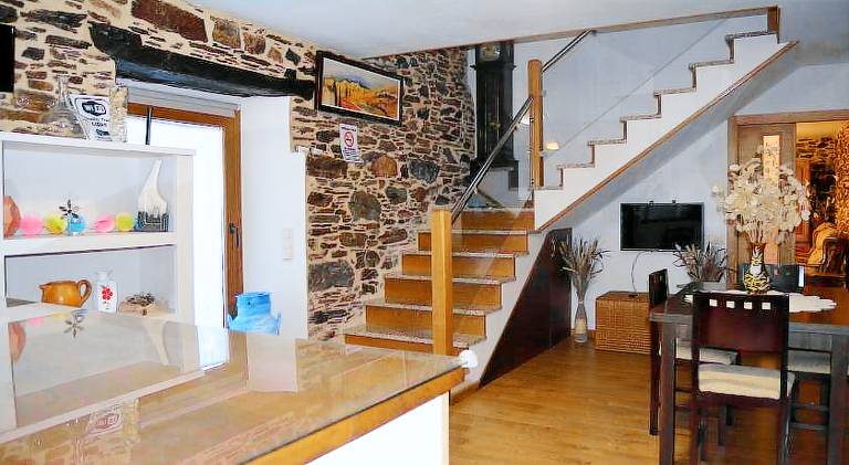 Vacation home with BBQ, garden & patio — photo 5