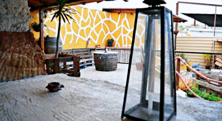 Vacation home with patio, barbeque & yard — photo 5