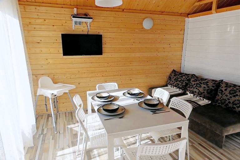Child-friendly charming vacation home with patio, grill & yard | Pets are welcome — photo 4