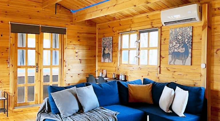 Beautiful chalet with jacuzzi, barbecue & patio | Dogs allowed — photo 2