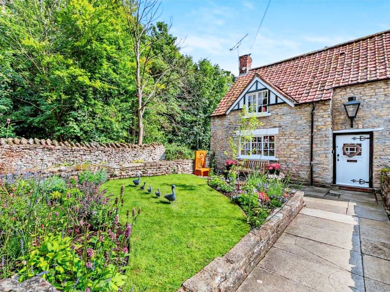 Cottage with garden | Water view | Pet-friendly in Newbridge