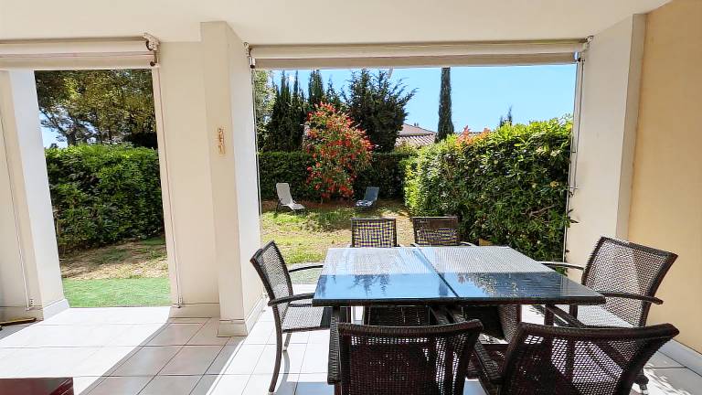 Apartment with terrace, yard & pool — photo 4