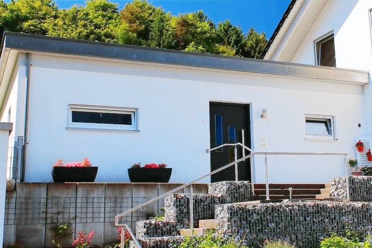 Vacation home with yard & patio — photo 2