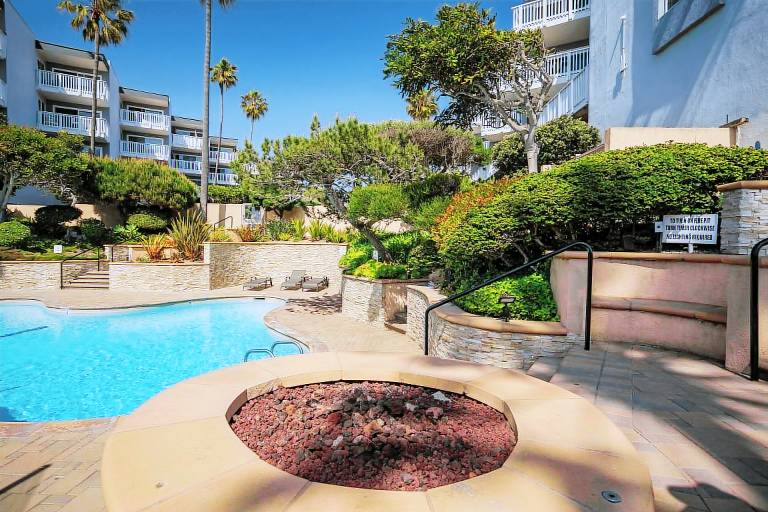 Condo  South Redondo