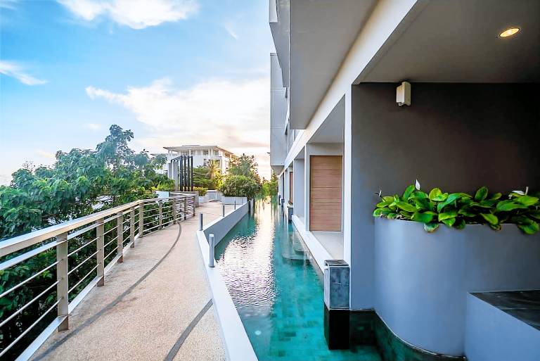 Stylish apartment with direct pool access Ark102