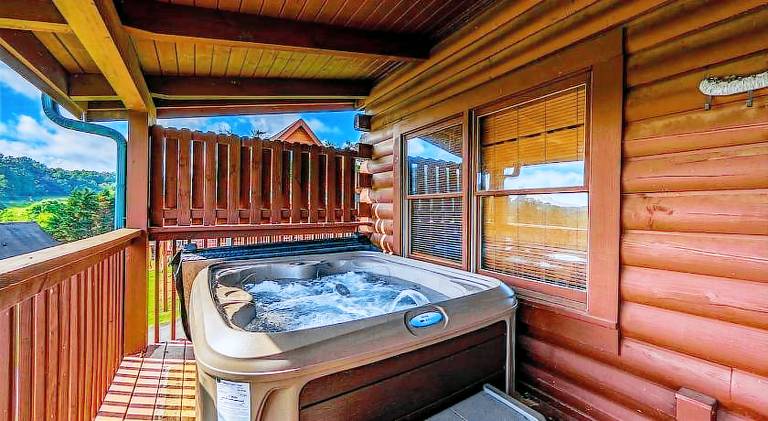 Vacation home with hot tub — photo 5