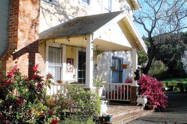 Bear Flag Inn