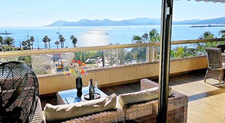 Apartment with terrace in Cannes
