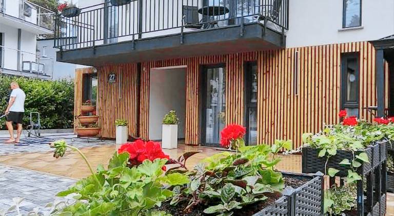 Apartment with BBQ, terrace & yard — photo 4