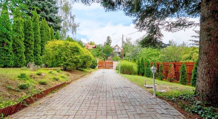 Apartman  Pilisszentlászló