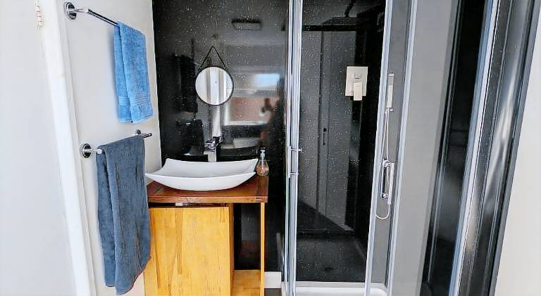 Holiday apartment with yard — photo 2