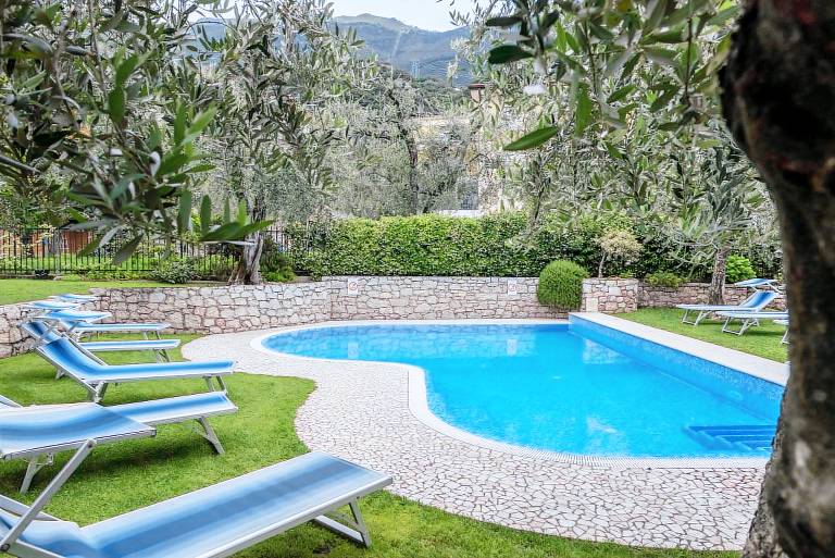 Family-oriented apartment with yard, terrace & pool | Mountain view | Next to the beach | Next to the ski | Pets allowed — photo 3