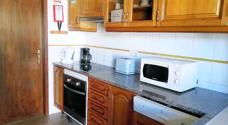 Fully equipped house with BBQ, garden & private pool | Pets allowed — photo 4