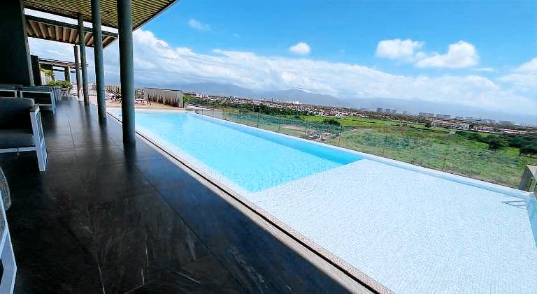 Apartment with pool — photo 4