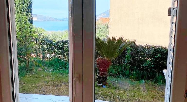 Apartment with terrace — photo 5