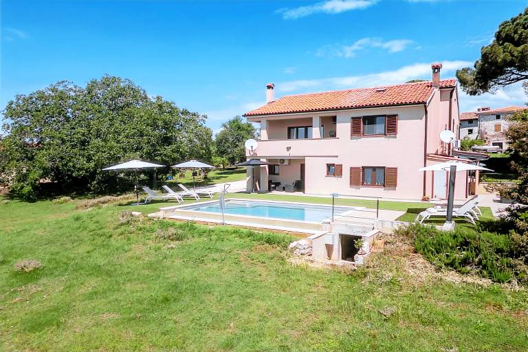 Rental apartment with grill, patio & pool | Sea view — photo 5
