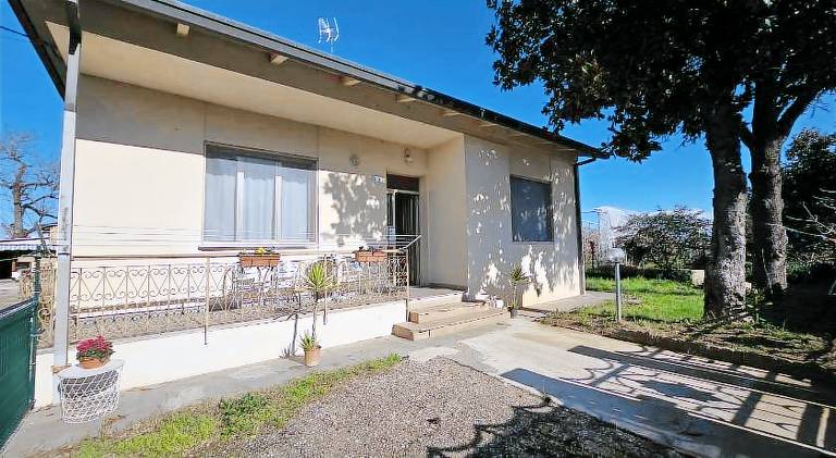 Rental apartment with terrace & yard in Forlì