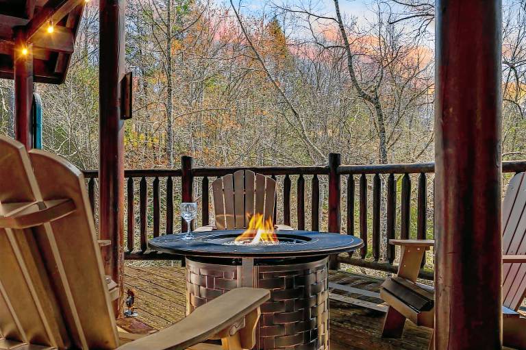 Blackjack: Theater, Gameroom, Hot Tub, Firepit — photo 4