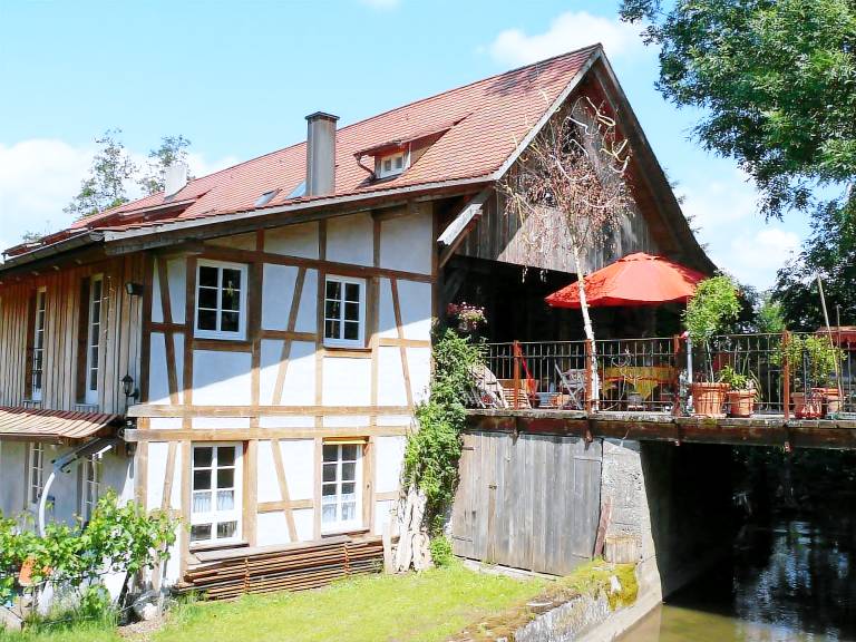 Apartment 'Ferienwohnung Sägespan' with Private Terrace, Shared Garden and Wi-Fi in Meersburg