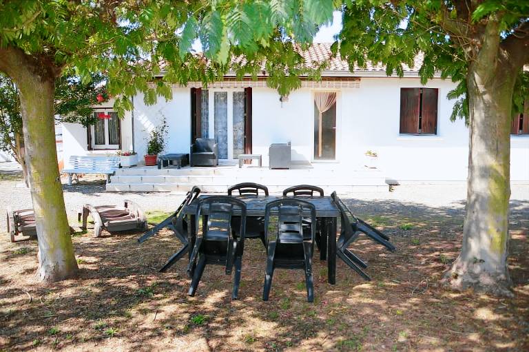 Fully equipped lovely villa with BBQ & garden | City view | Pets allowed — photo 2