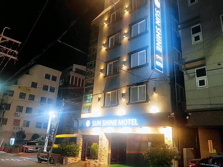 Sunshine Motel