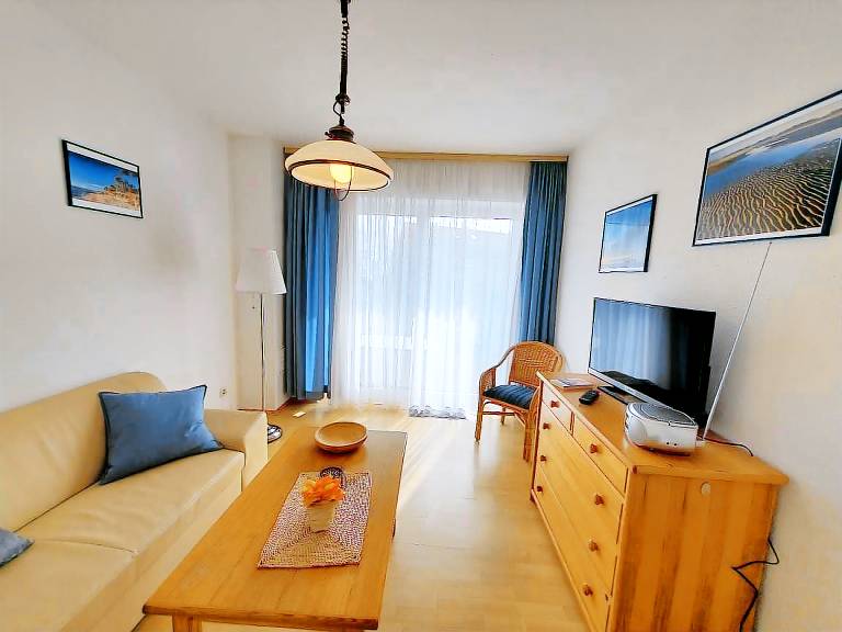 Komfortables Ferienwohnung mit Terrasse und WLAN in Lemkenhafen — photo 5