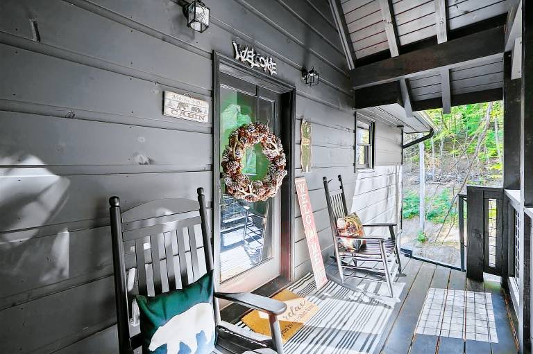 Stairway To Heaven: Modern Secluded Cabin with Hot Tub – Minutes from Pigeon Forge, & Gatlinburg — photo 4